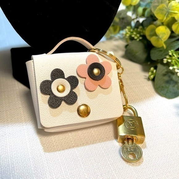 Vintage LV Lock & Key #227​ - Picture 1 of 4